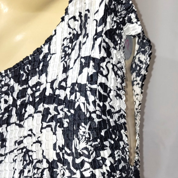 ⚘️ George "Ruffled" Top - Picture 3 of 11